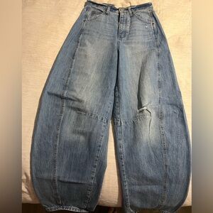 Universal Thread Barrel Jeans